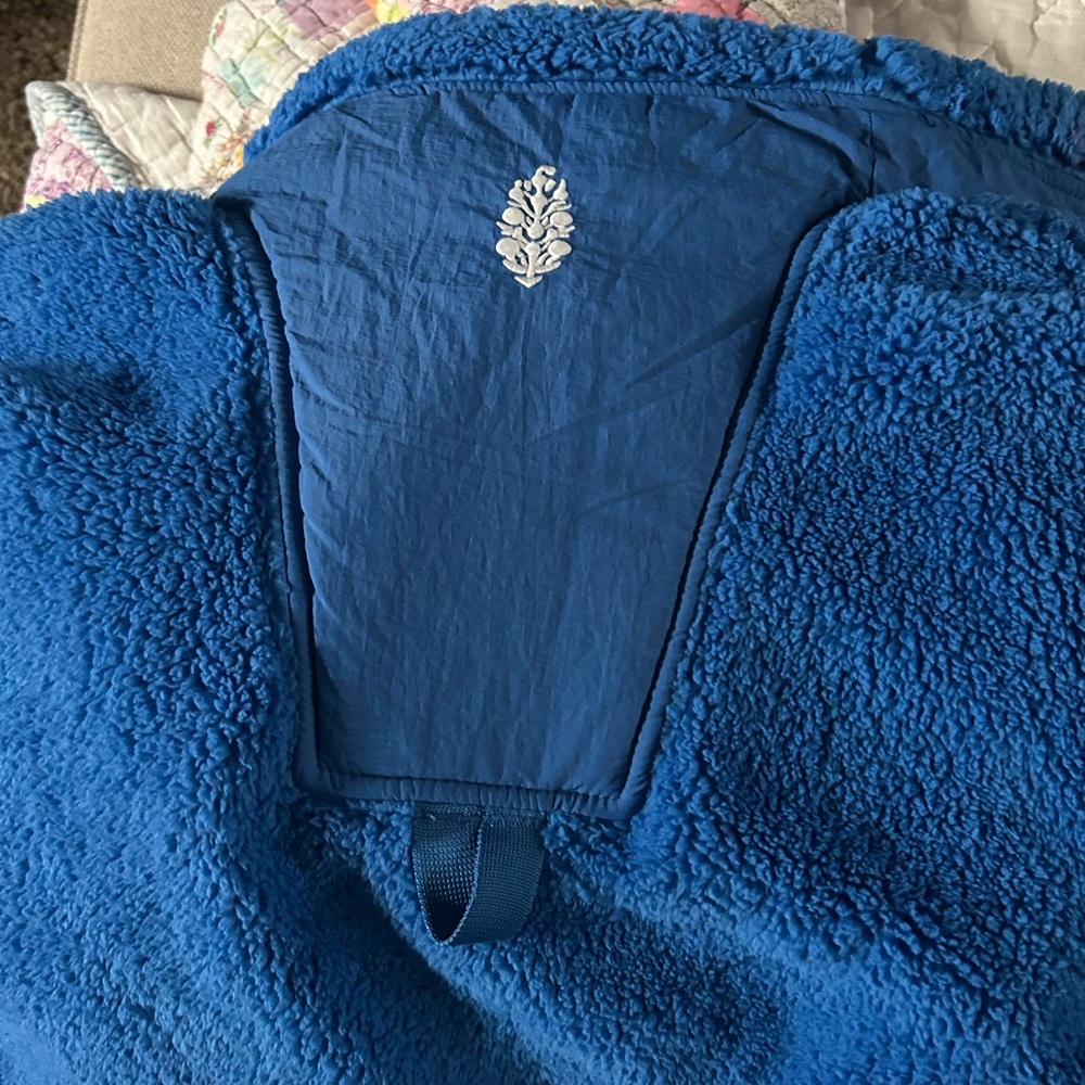 Free People SCOUT IT OUT cobalt blue indigo fleece vest MEDIUM - Picture 3 of 3